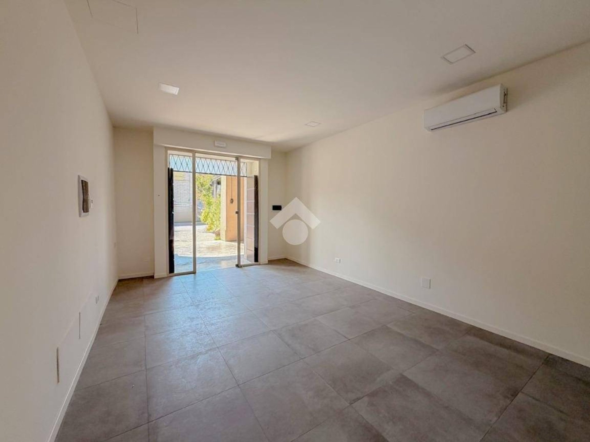 Single-family townhouse with 5 rooms for rent in Quinzano d'Oglio — photo 6